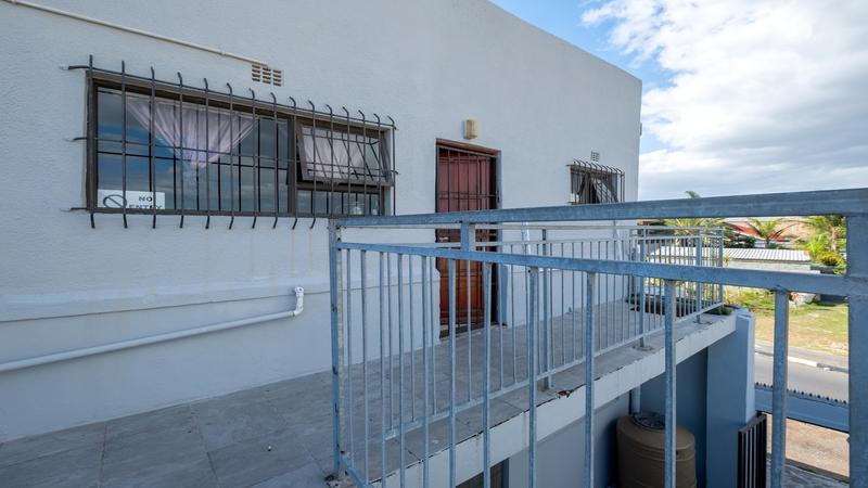 6 Bedroom Property for Sale in Kensington Western Cape